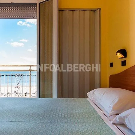 Aurora Hotel 2*
