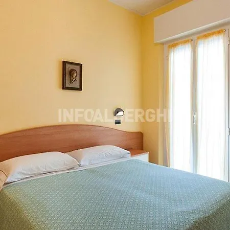 Aurora Hotel 2*